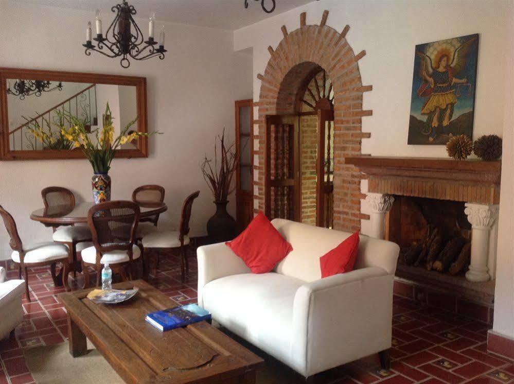 Bed and Breakfast Casa Correo Альенде Экстерьер фото