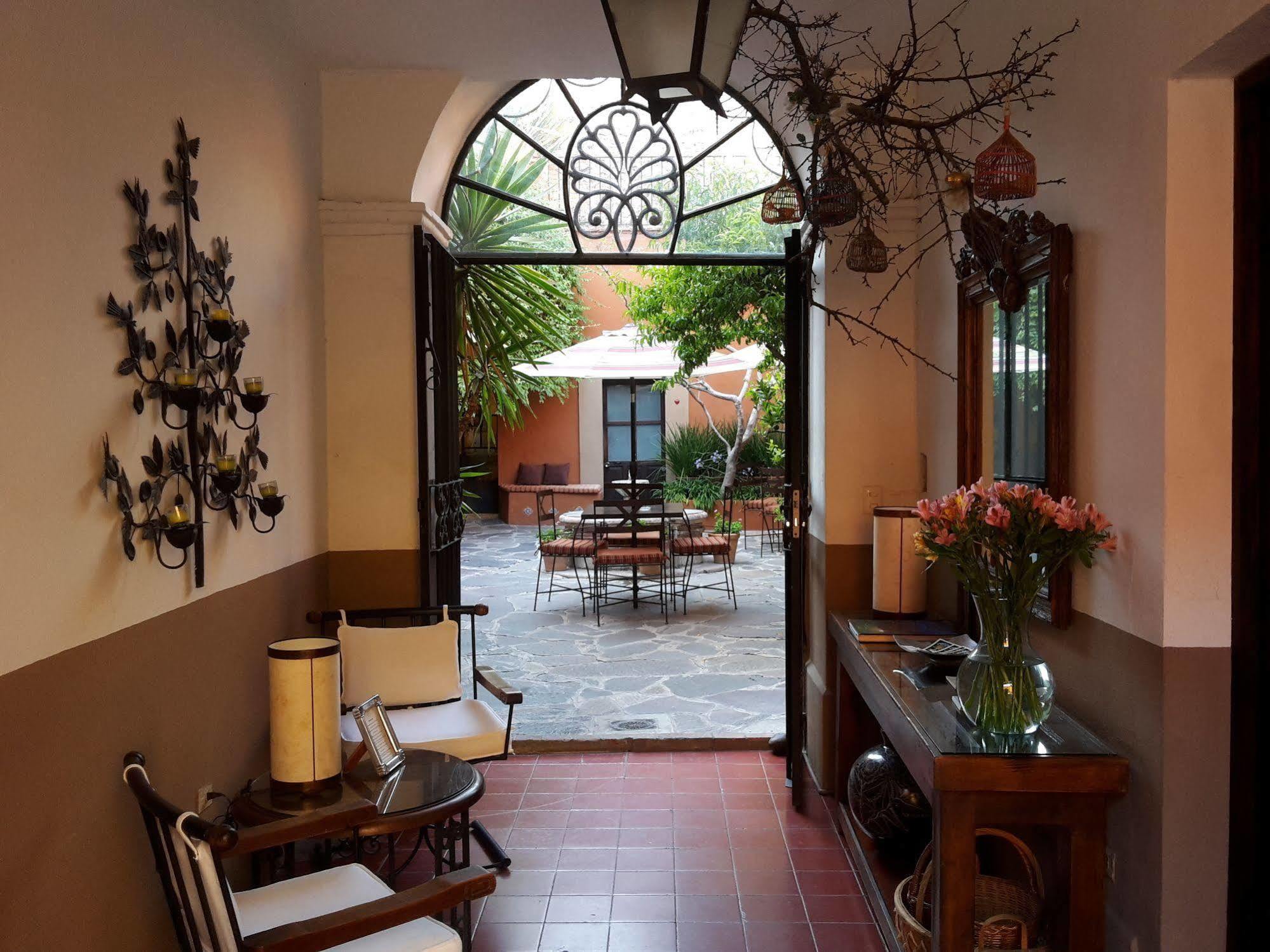 Bed and Breakfast Casa Correo Альенде Экстерьер фото