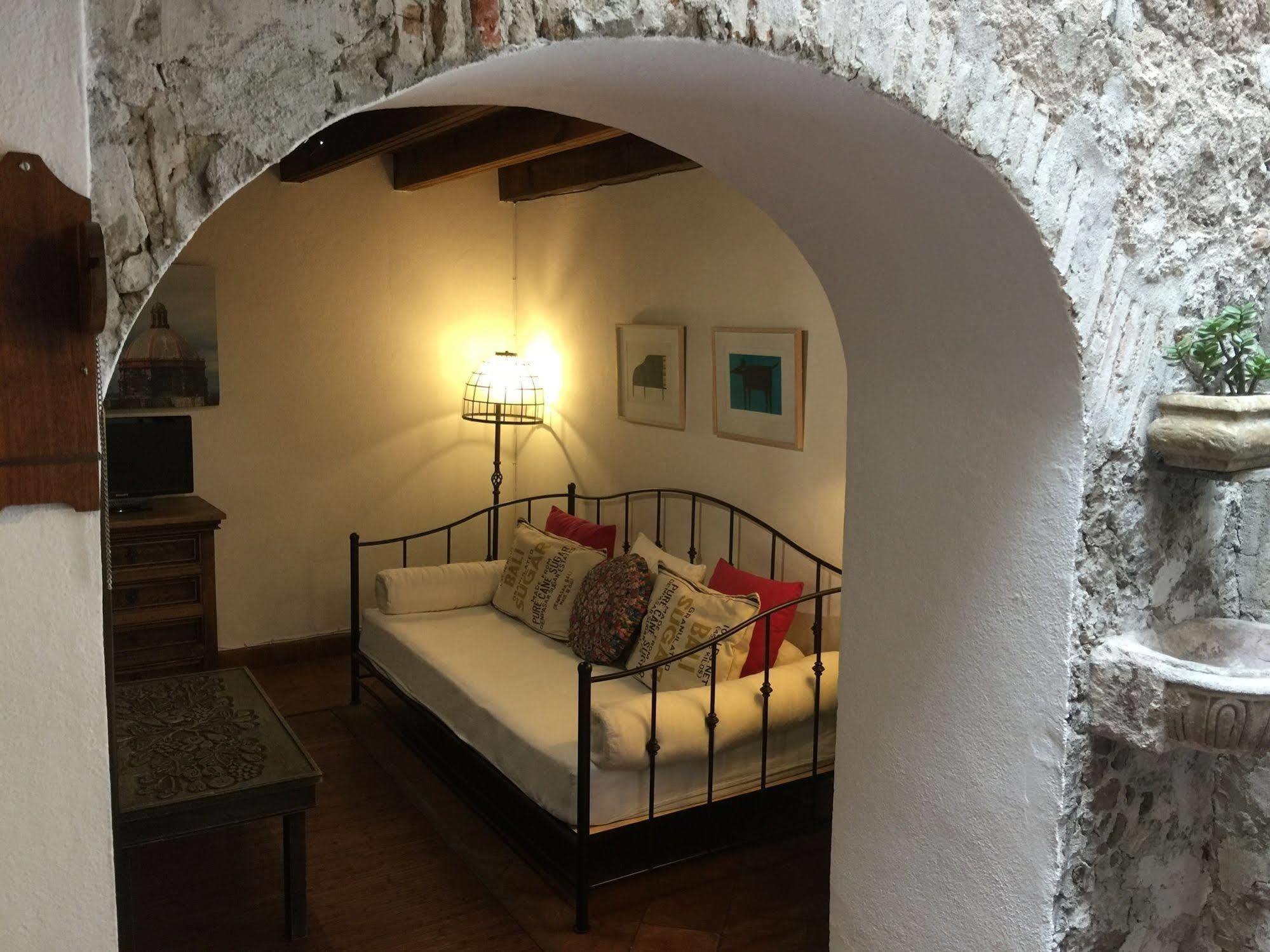 Bed and Breakfast Casa Correo Альенде Экстерьер фото