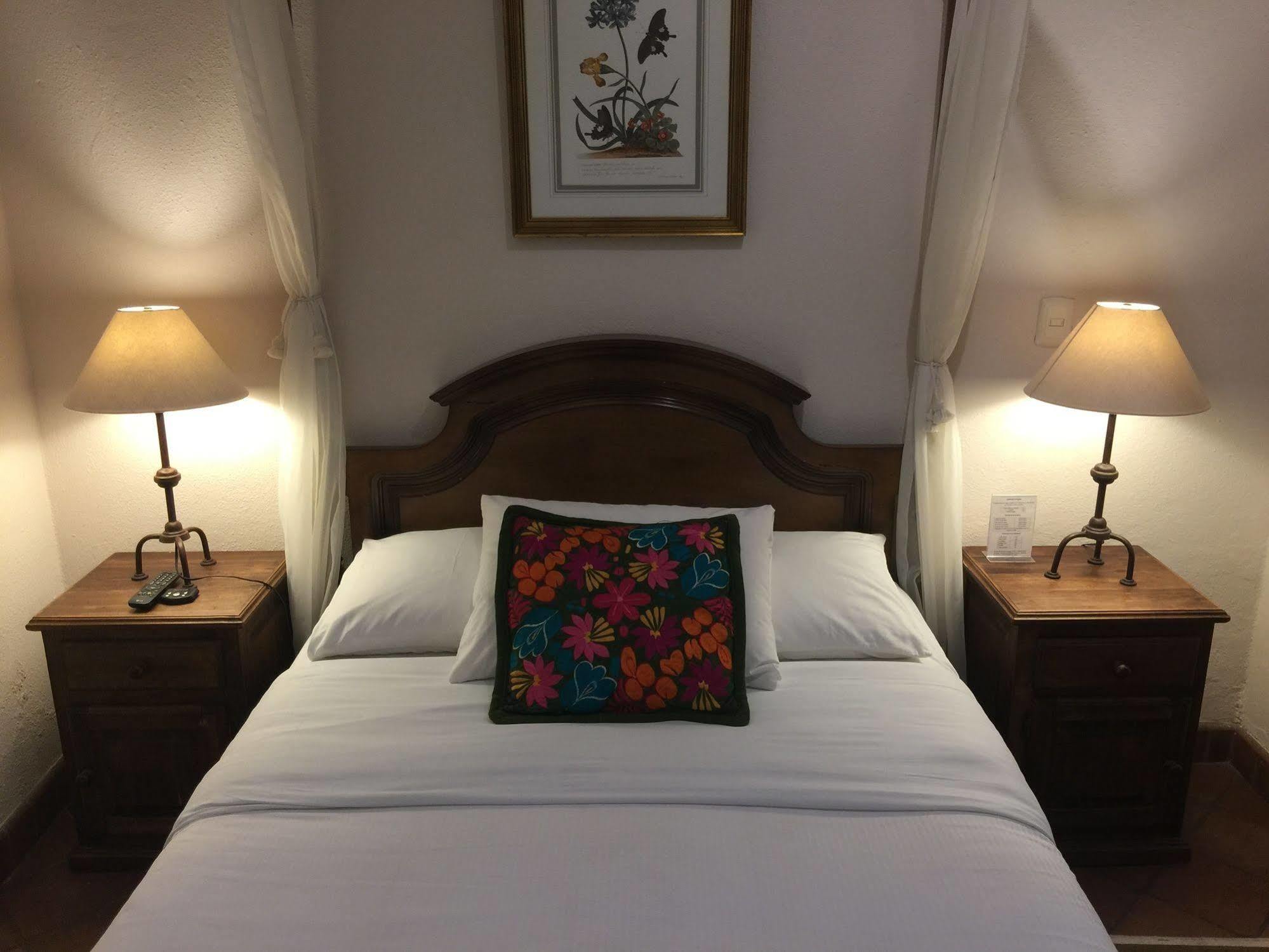 Bed and Breakfast Casa Correo Альенде Экстерьер фото